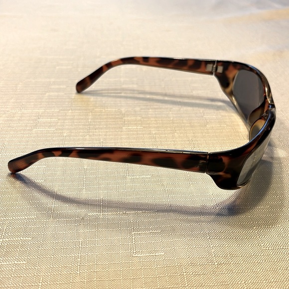 Pacific Traders Hawaiian Collection - Picture 3 of 6